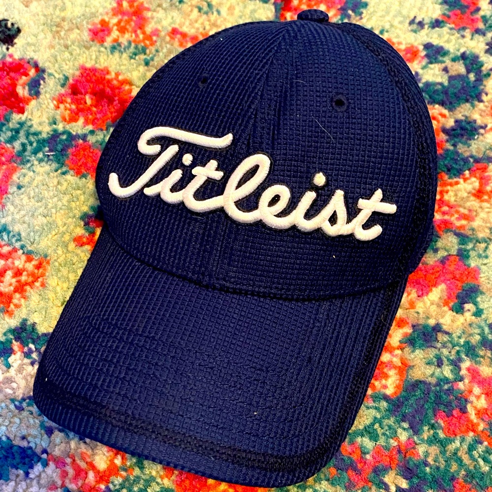 Titleist Navy Golf Cap With White Lettering Size L/XL - Picture 2 of 6